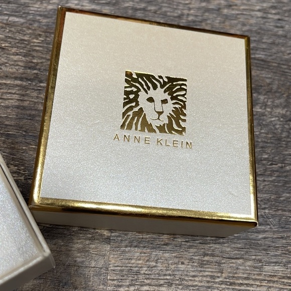 Anna Klein brooch - Picture 3 of 7